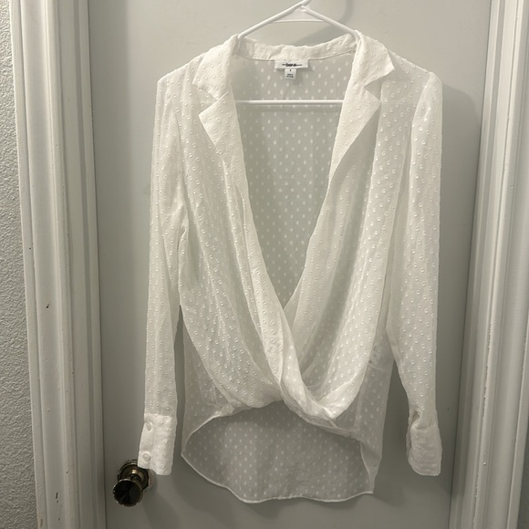 NWOT Bar III White Sheer V-Neck High-Low Casual Blouse - Picture 4 of 9